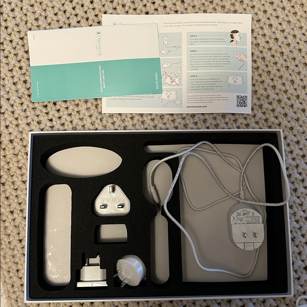 Omnilux Clear LED Light Therapy Mask - excellent condition - Picture 7 of 9